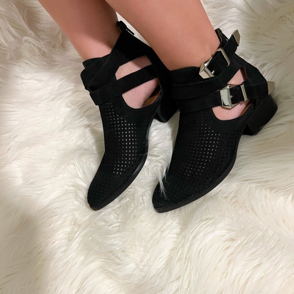 [Black] Jeffrey Campbell Everly Bootie in Black - Picture 6 of 15
